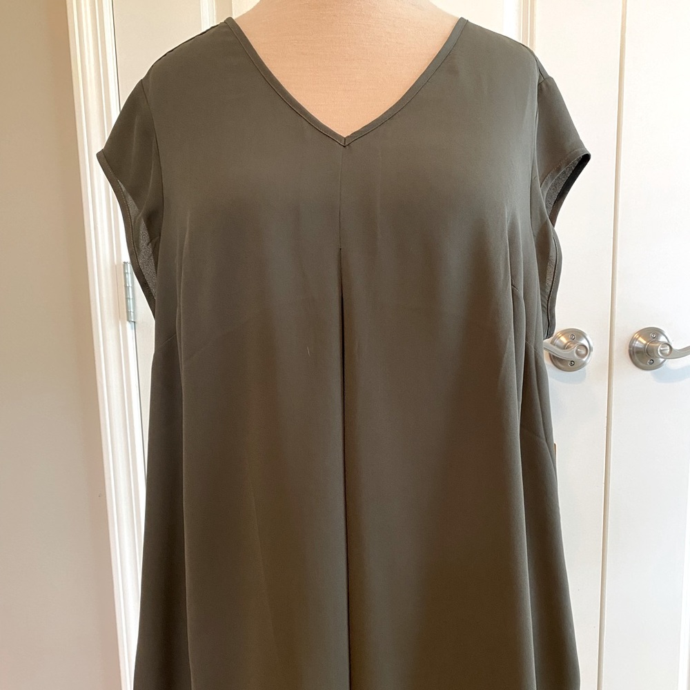 NWT dark green/grey flowy shirt